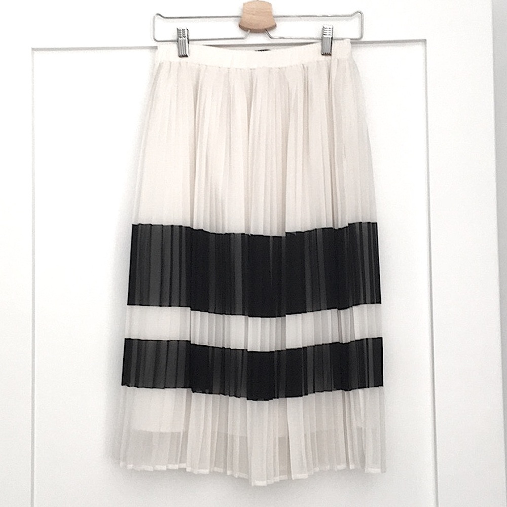 🐼WHOWHATWEAR pleated midi skirt XS
